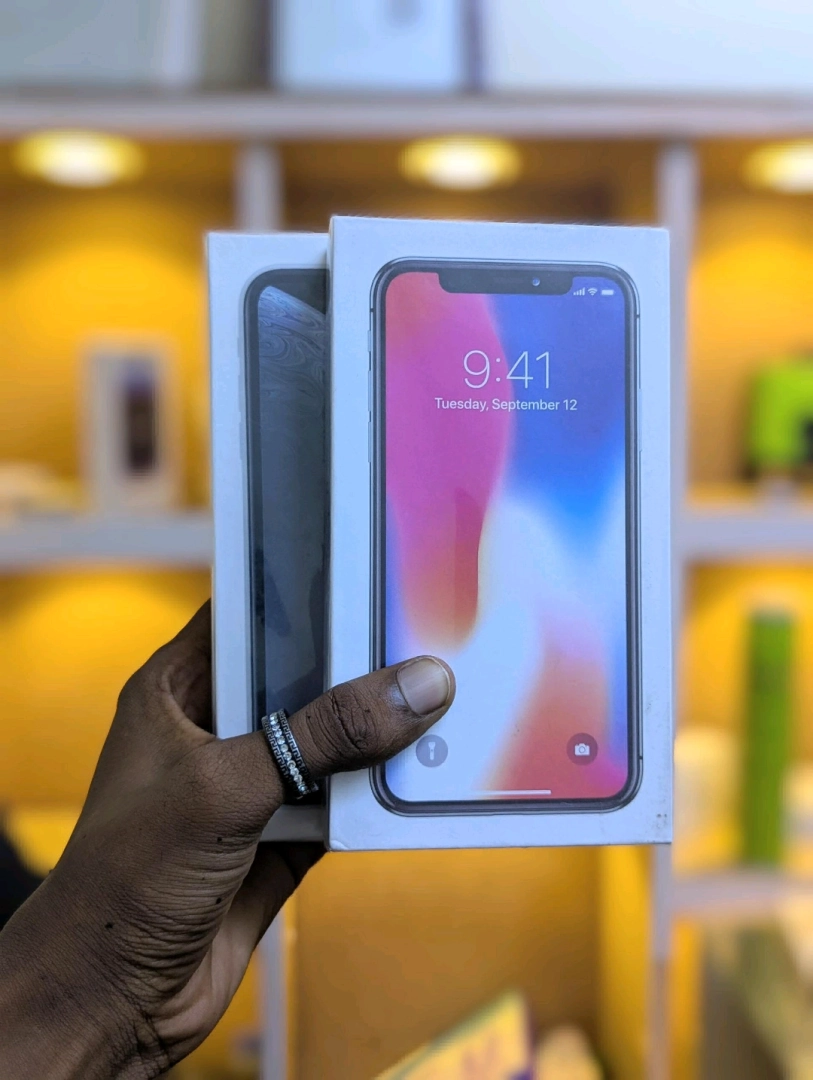 Brand New iPhone X 256GB with Accessories thumbnail 3