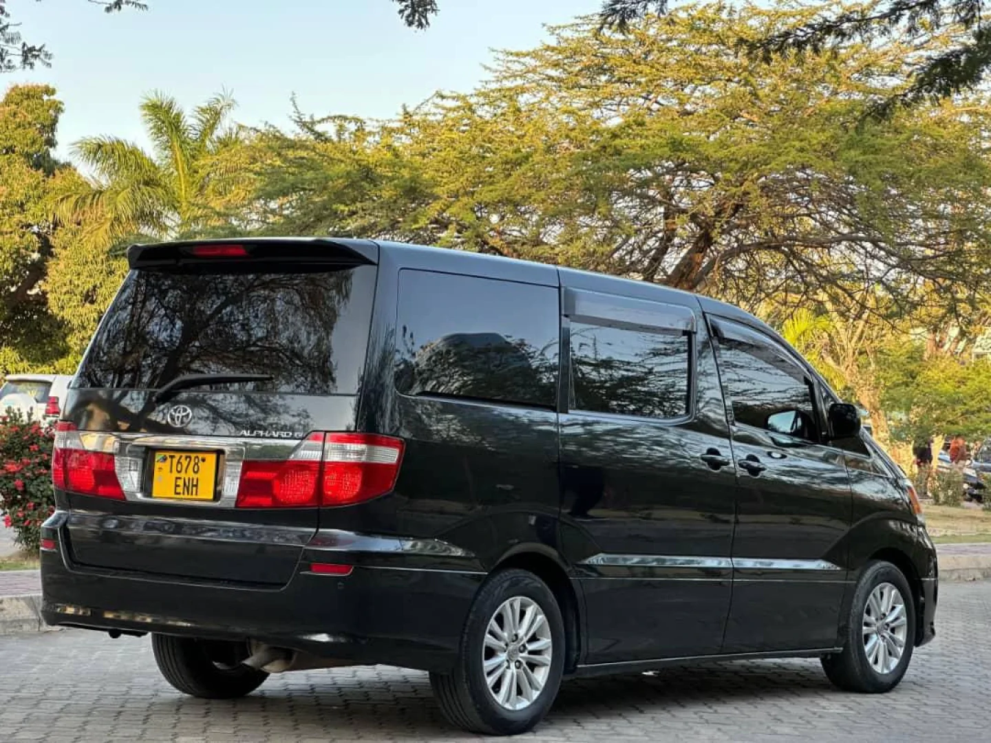 Black Toyota Alphard 2004 (2360cc) - Very Good Condition thumbnail 3