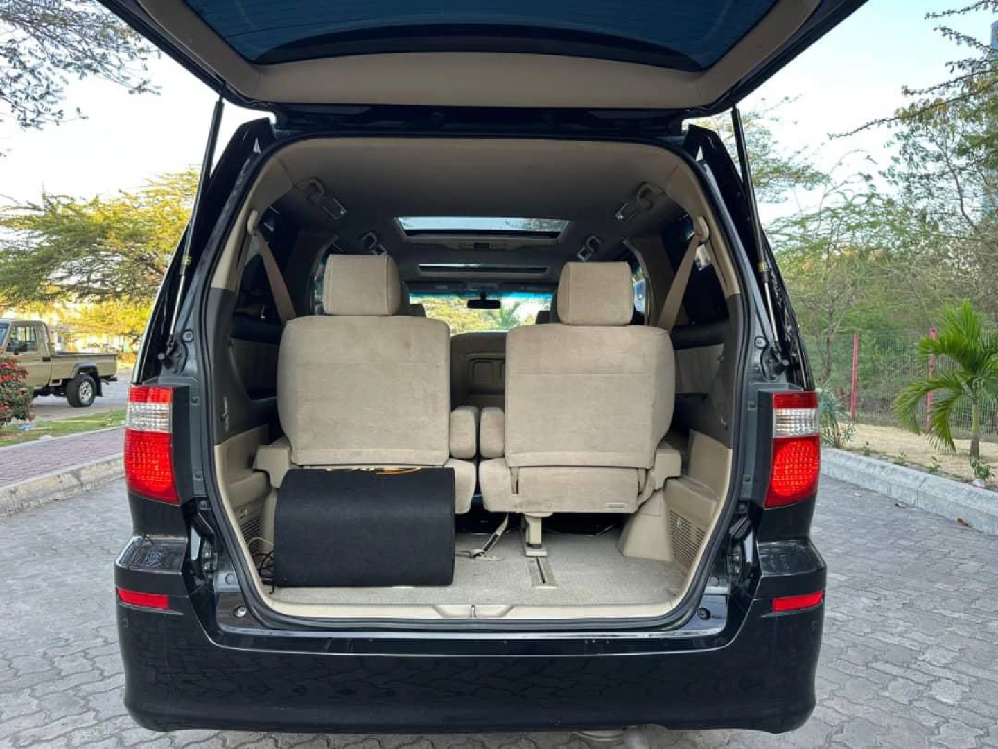 Black Toyota Alphard 2004 (2360cc) - Very Good Condition thumbnail 4