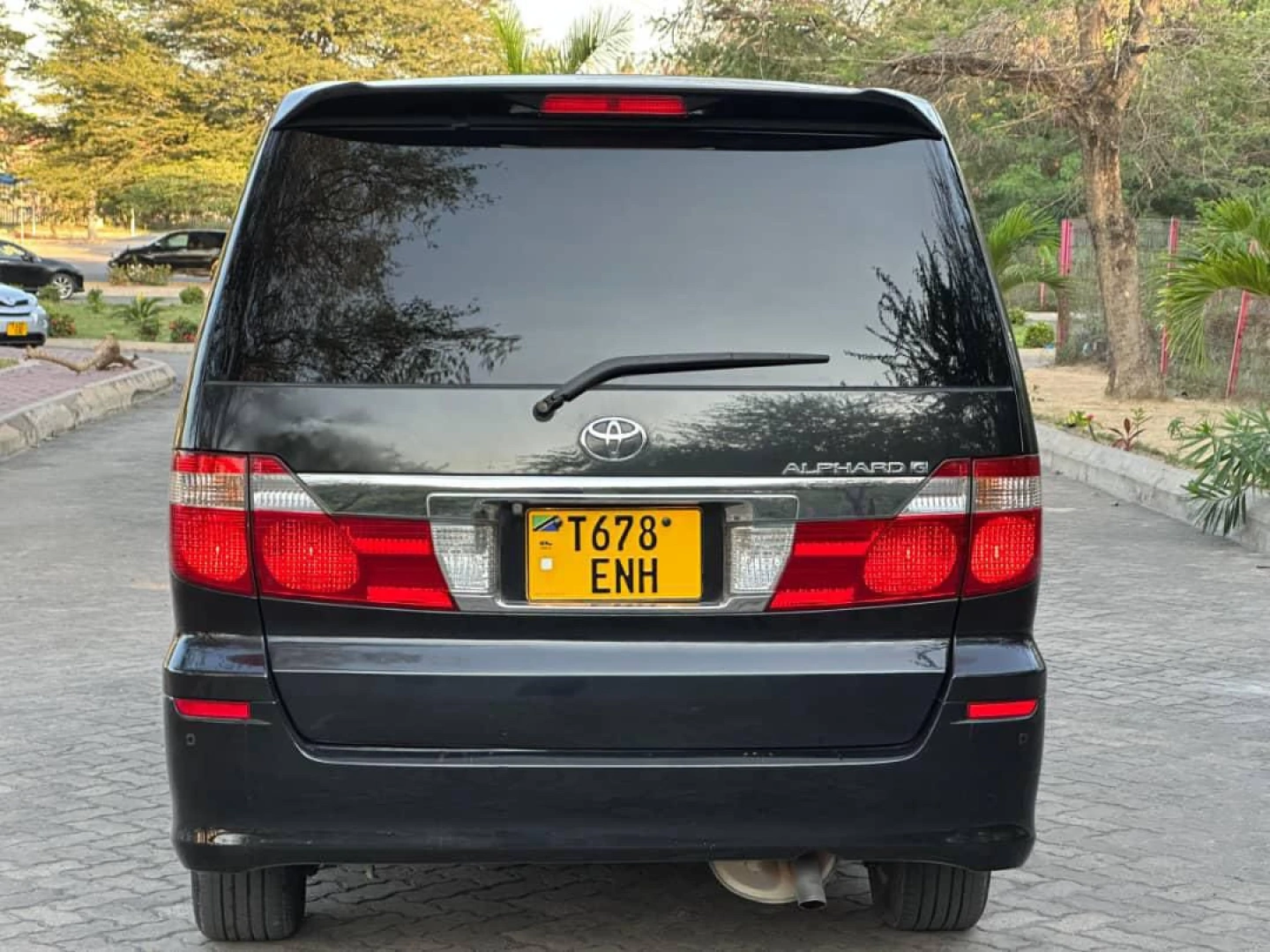 Black Toyota Alphard 2004 (2360cc) - Very Good Condition thumbnail 7