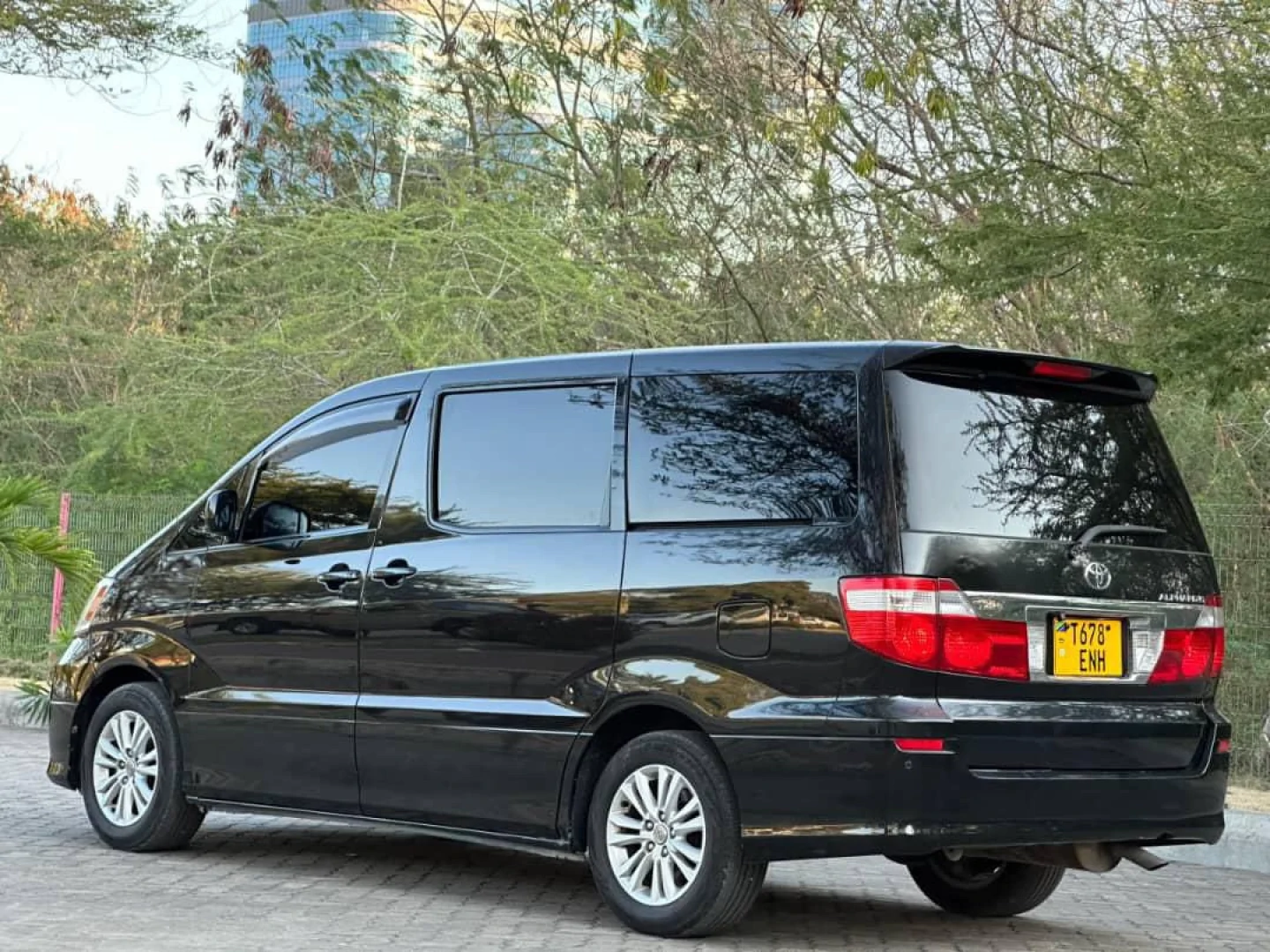 Black Toyota Alphard 2004 (2360cc) - Very Good Condition thumbnail 8