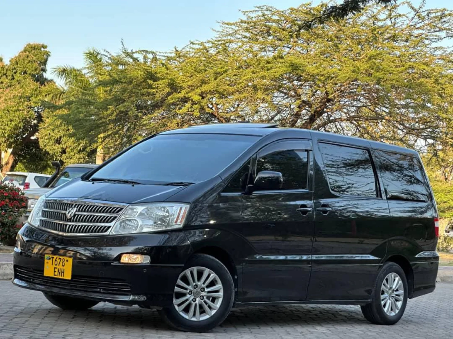 Black Toyota Alphard 2004 (2360cc) - Very Good Condition thumbnail 9