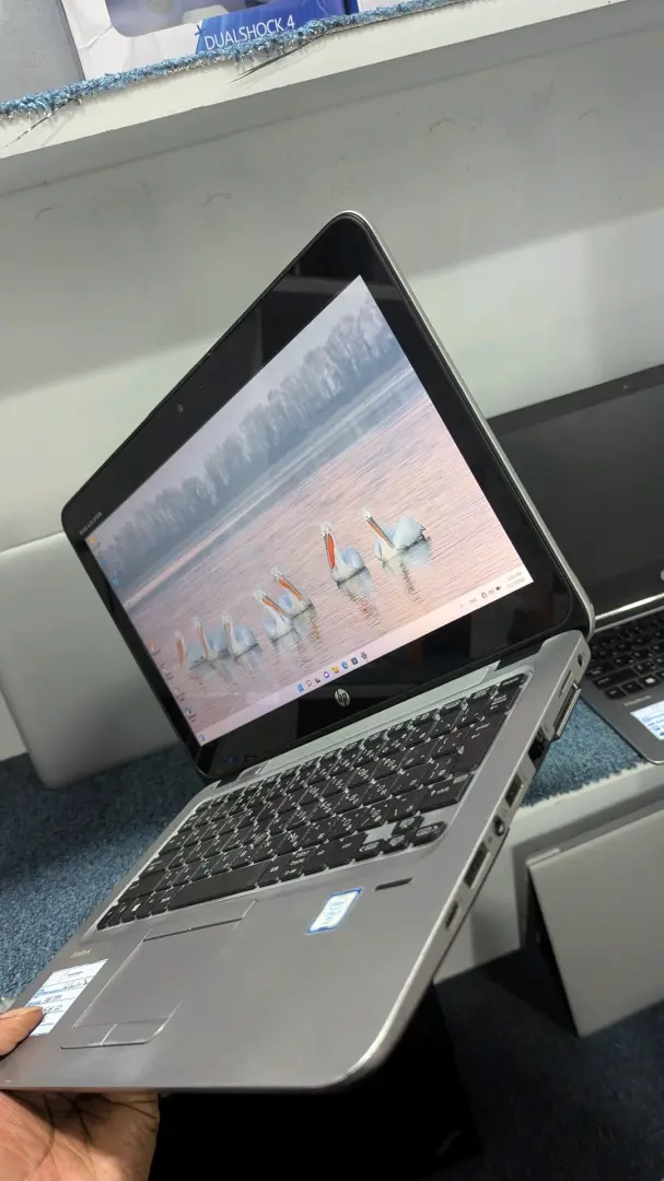 HP EliteBook 820 G3 (Core i5, 8GB RAM, 256GB SSD) thumbnail 2