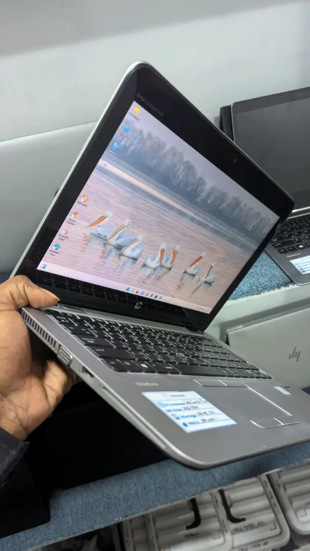 HP EliteBook 820 G3 (Core i5, 8GB RAM, 256GB SSD) thumbnail 3