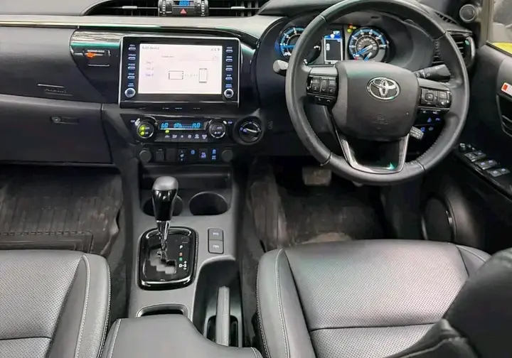 Toyota Hilux Pickup 2023 thumbnail 4
