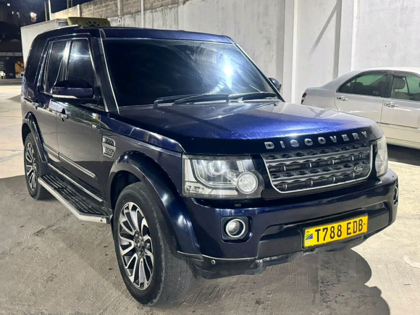 Land Rover Discovery 4 SUV 2016 (EDB)