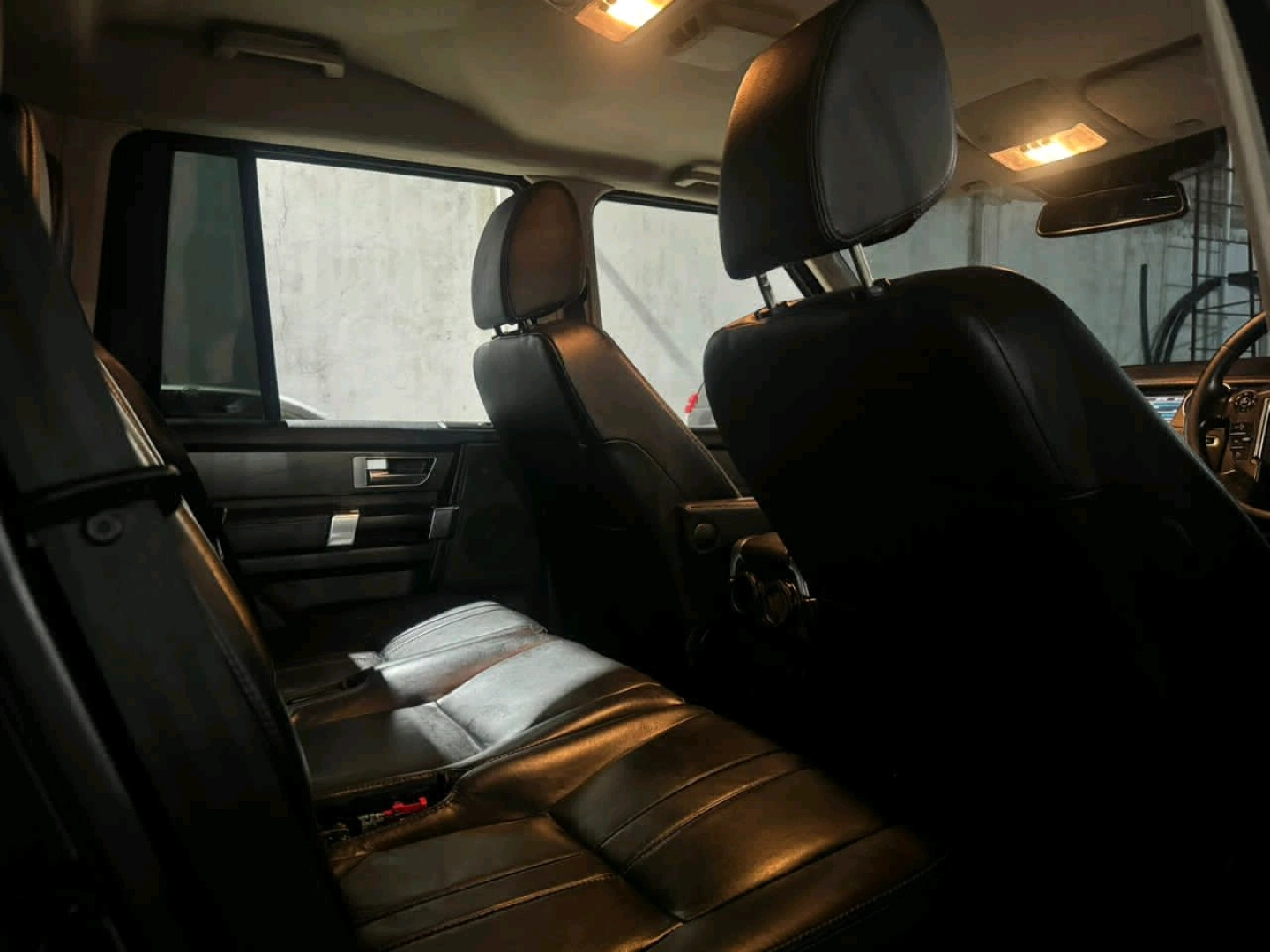Land Rover Discovery 4 SUV 2016 (EDB) thumbnail 4