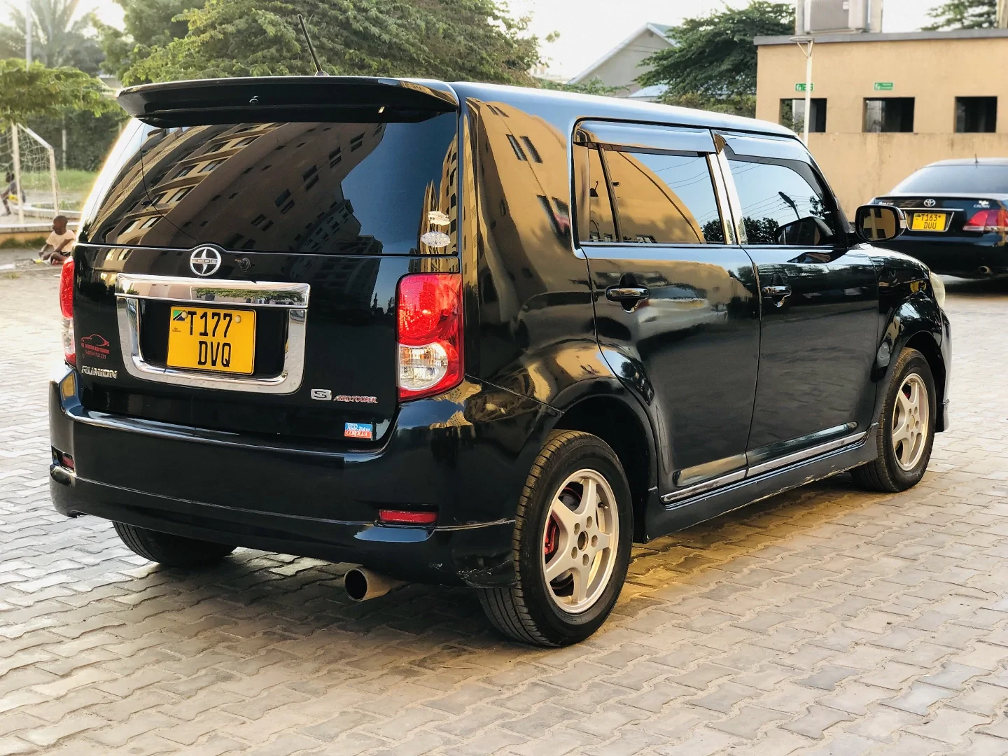 Black Toyota Rumion 2010 Automatic for Sale thumbnail 7
