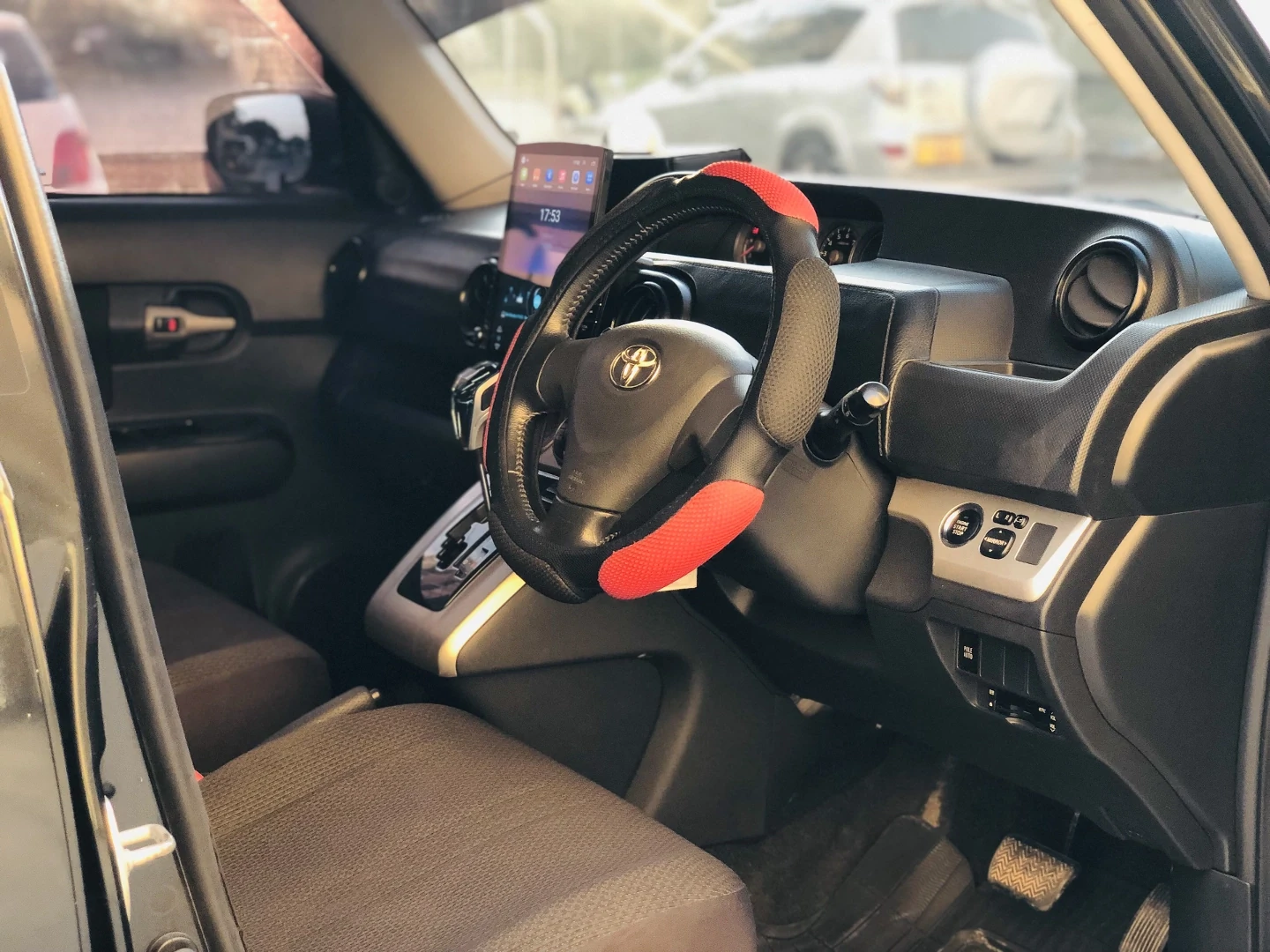 Black Toyota Rumion 2010 Automatic for Sale thumbnail 8