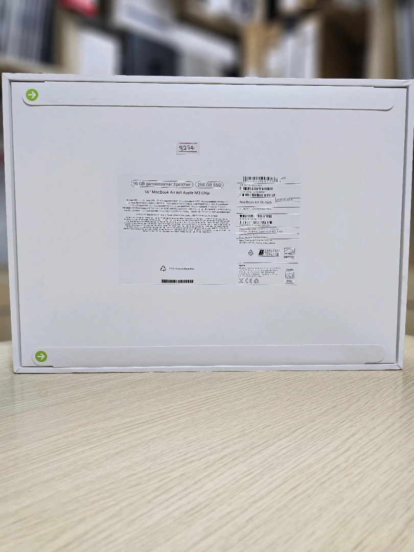 Apple Macbook Air 15 2024 M3 16GB RAM 256GB thumbnail 2