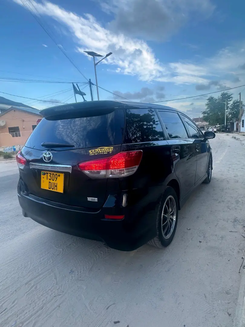 Toyota Wish 2010 Automatic Car thumbnail 5