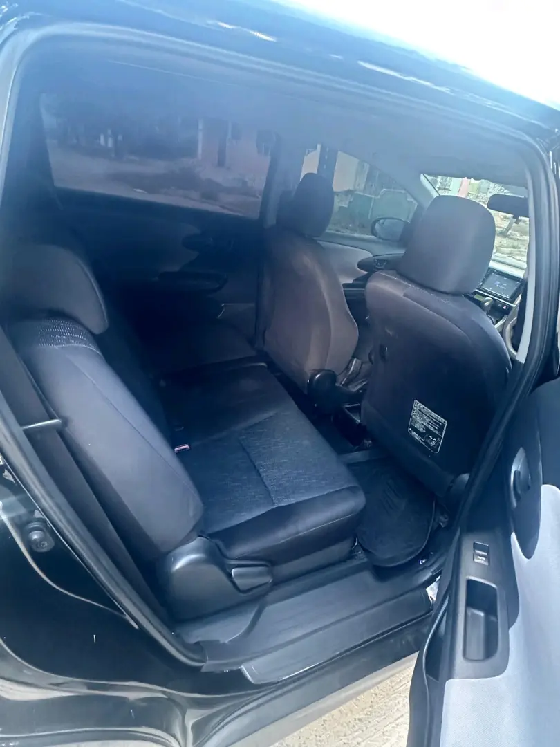 Toyota Wish 2010 Automatic Car thumbnail 6