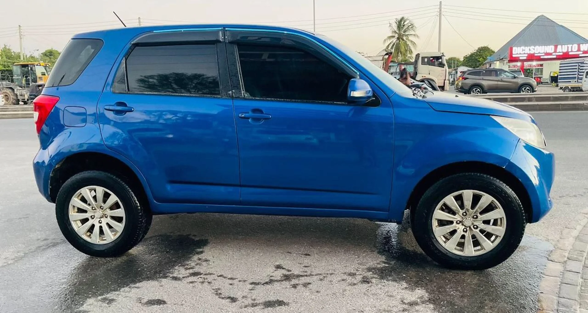 Toyota Rush SUV Blue 1490cc Full AC thumbnail 5
