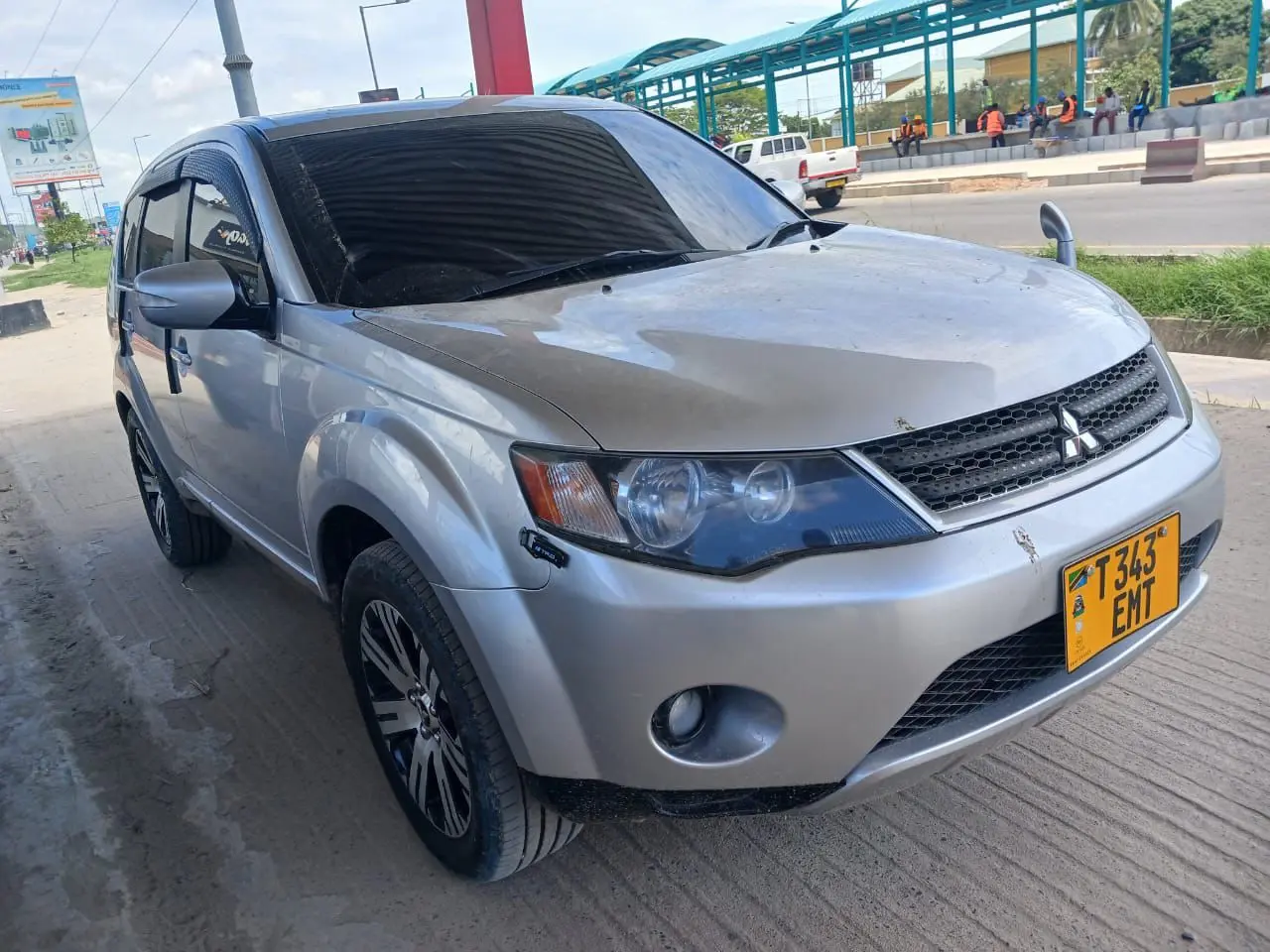 Silver Mitsubishi Outlander 2004 thumbnail 4