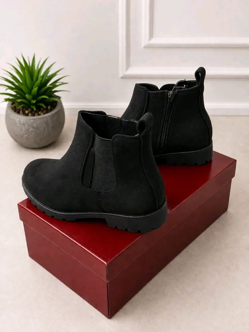 Black Chelsea Boots thumbnail 3
