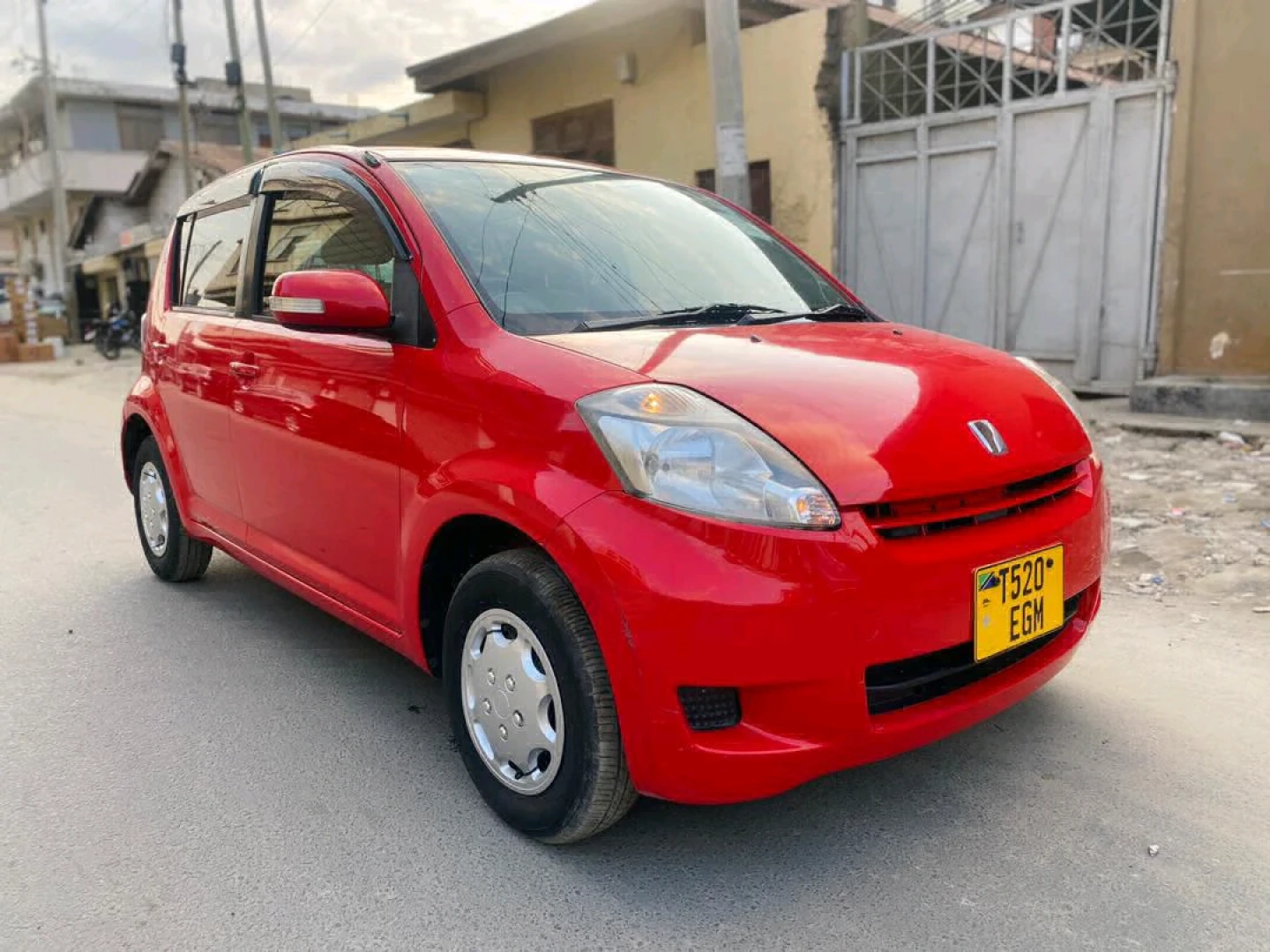 Used Red Toyota Passo Compact Hatchback 990 CC thumbnail 2