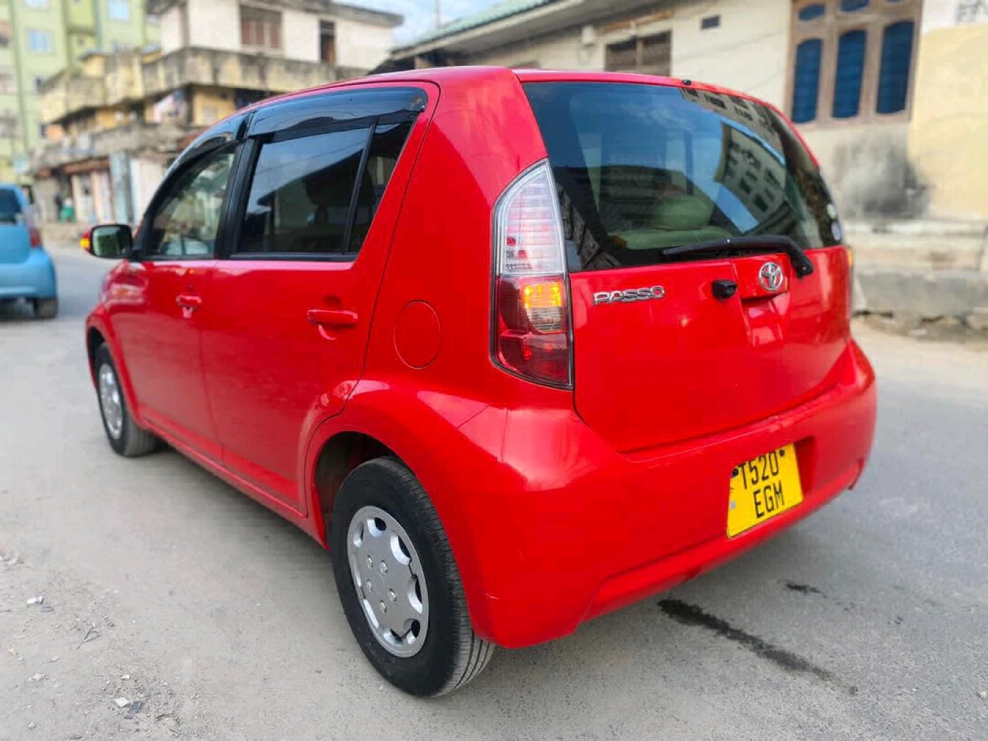 Used Red Toyota Passo Compact Hatchback 990 CC thumbnail 3