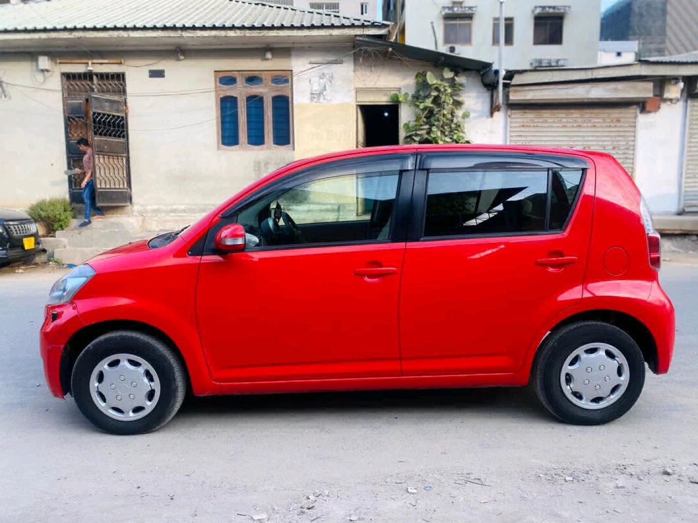 Used Red Toyota Passo Compact Hatchback 990 CC thumbnail 4