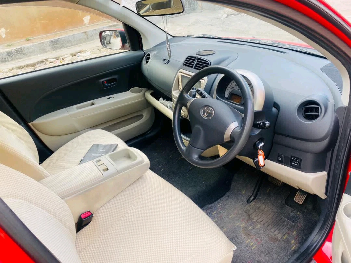 Used Red Toyota Passo Compact Hatchback 990 CC thumbnail 9