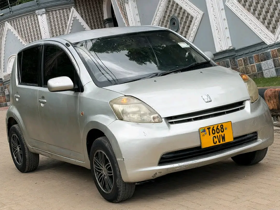 Toyota Passo Silver thumbnail 2