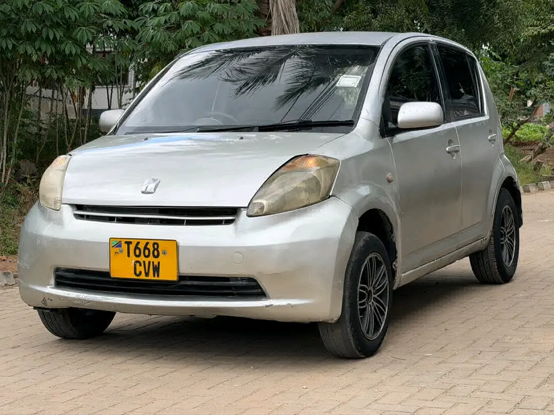 Toyota Passo Silver thumbnail 3