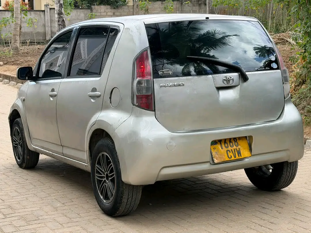 Toyota Passo Silver thumbnail 5