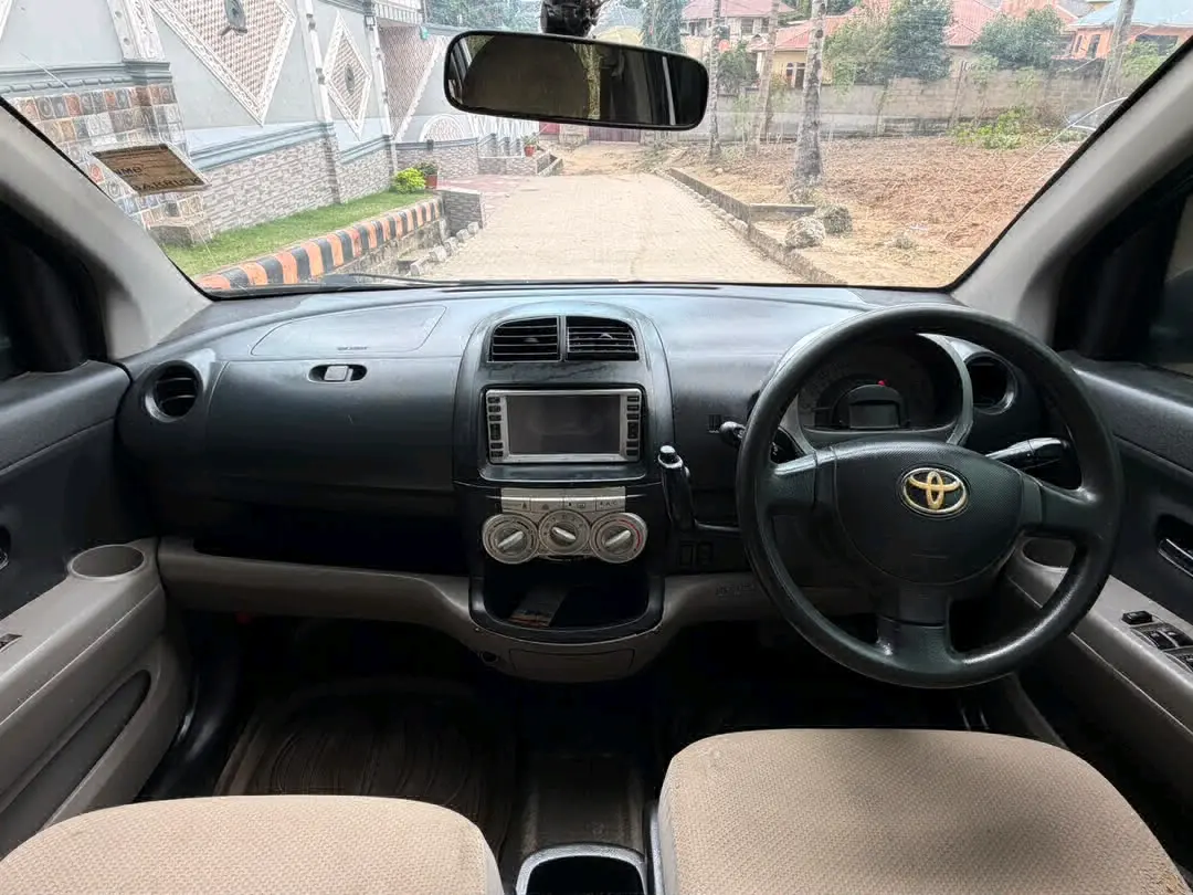 Toyota Passo Silver thumbnail 8