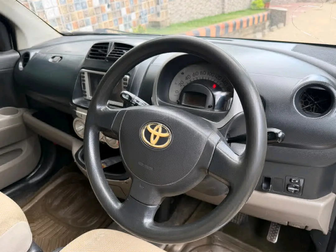 Toyota Passo Silver thumbnail 9