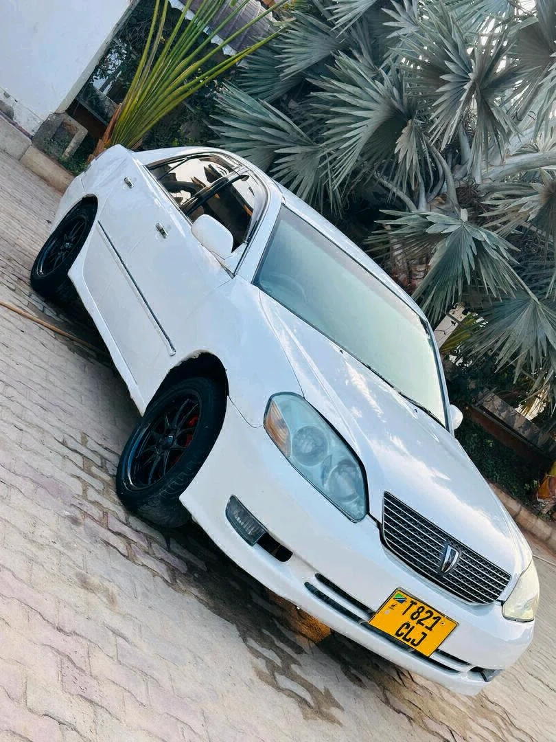 Toyota Mark II Grand GX 110 Sedan thumbnail 2
