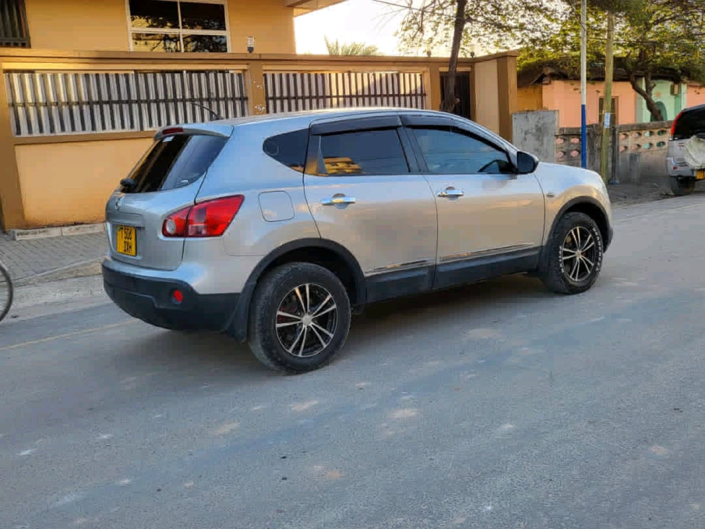 Nissan Dualis (Qashqai) 2007 Silver SUV thumbnail 4