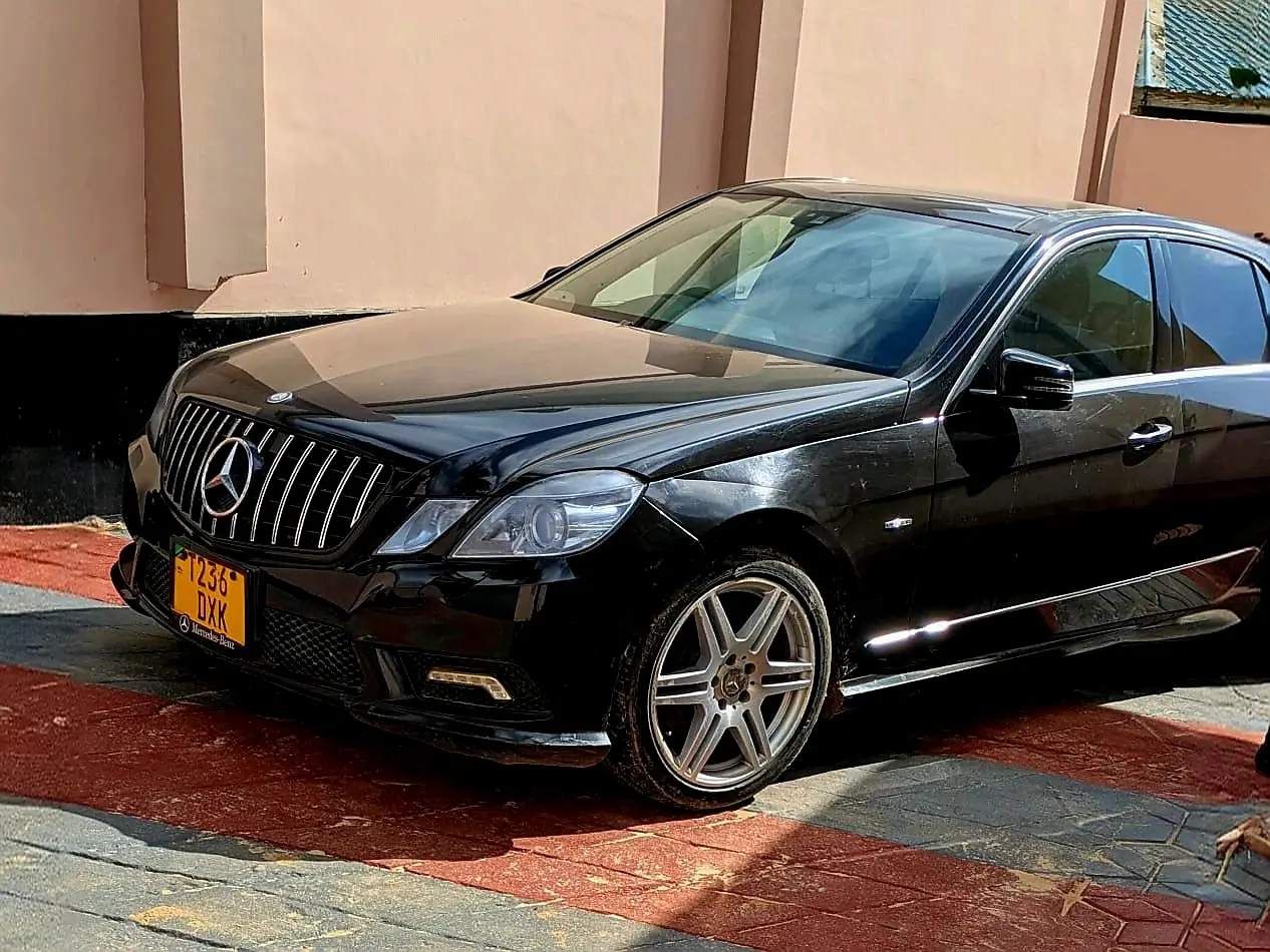 Mercedes-Benz E250 2011 thumbnail 3