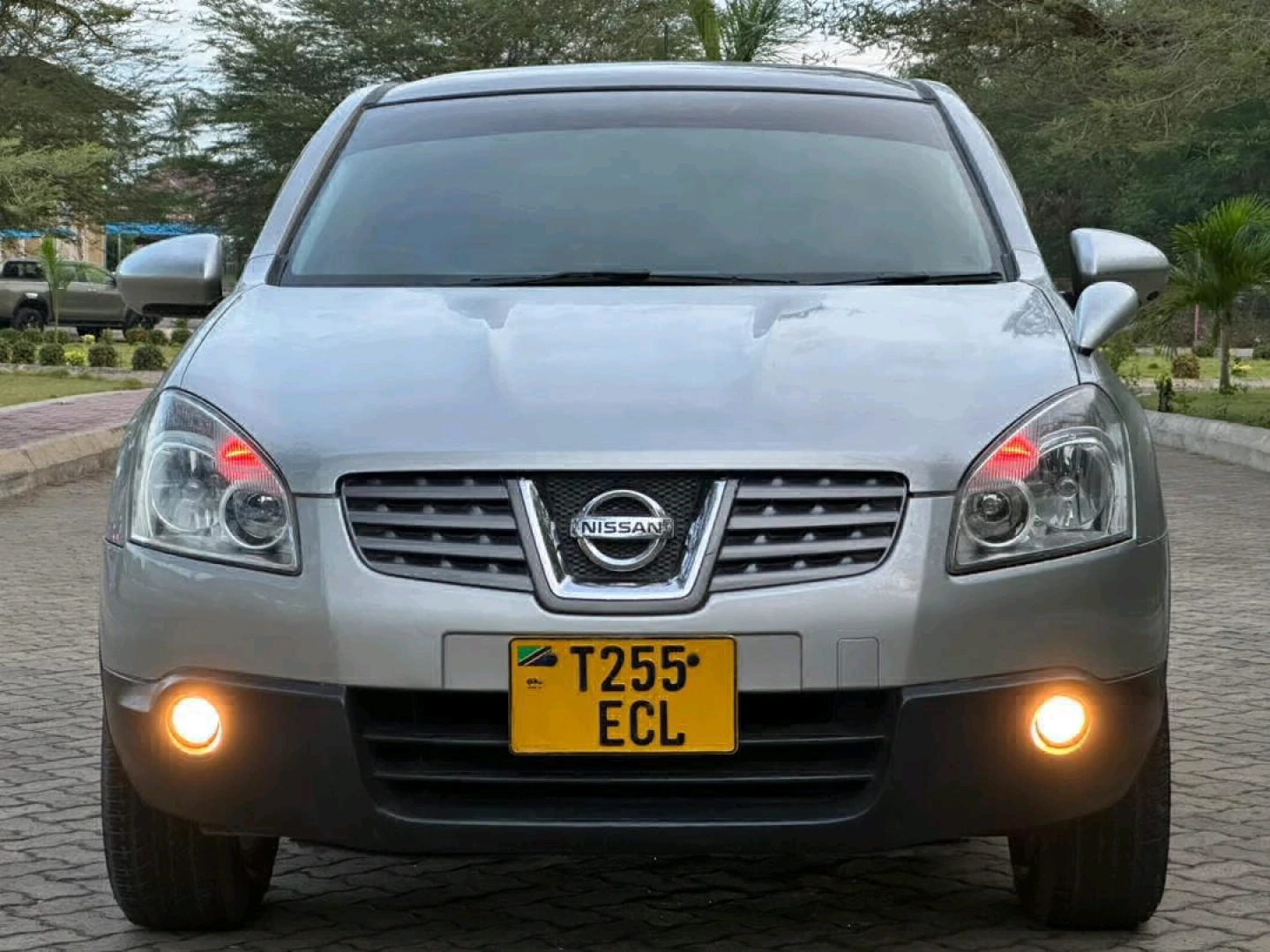 Silver 2009 Nissan Dualis Qashqai SUV
