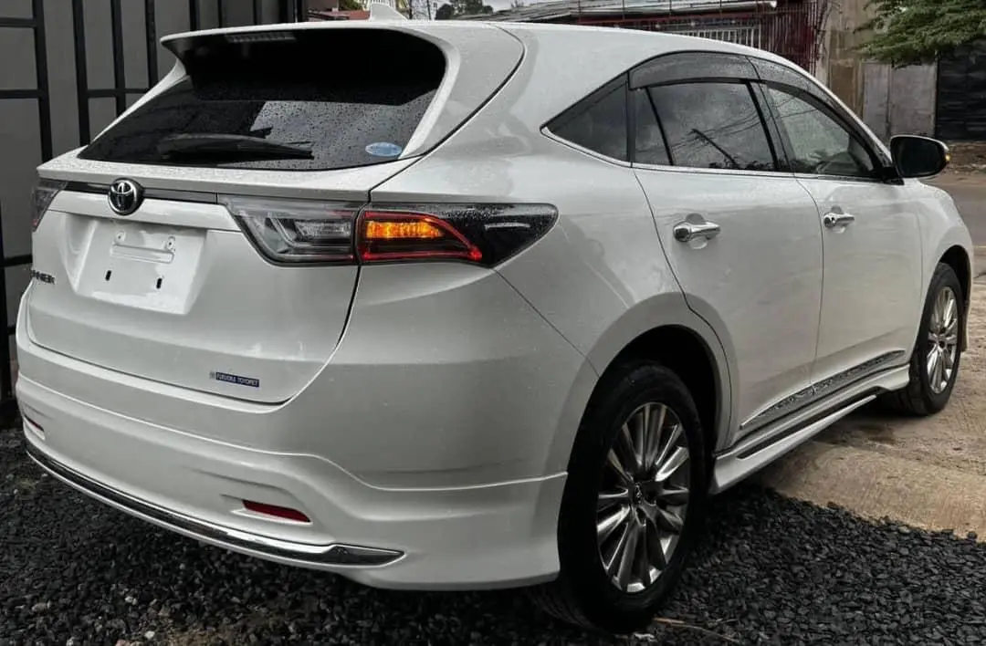 2015 Toyota Harrier Modelista Kit thumbnail 3