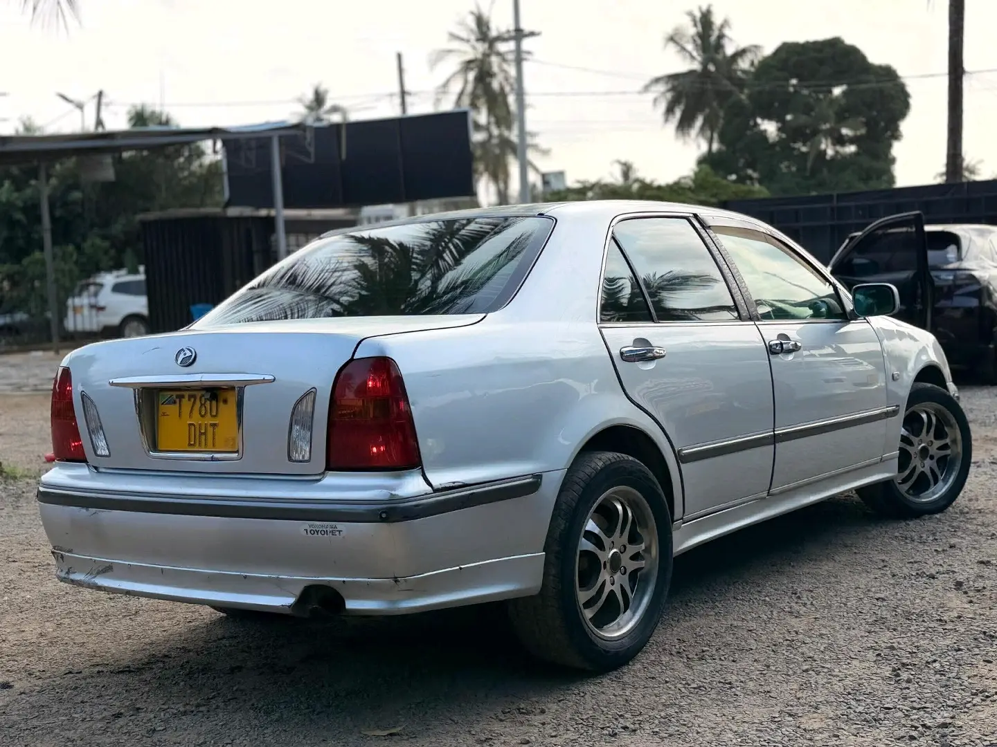 Used Toyota Progres Sedan thumbnail 3