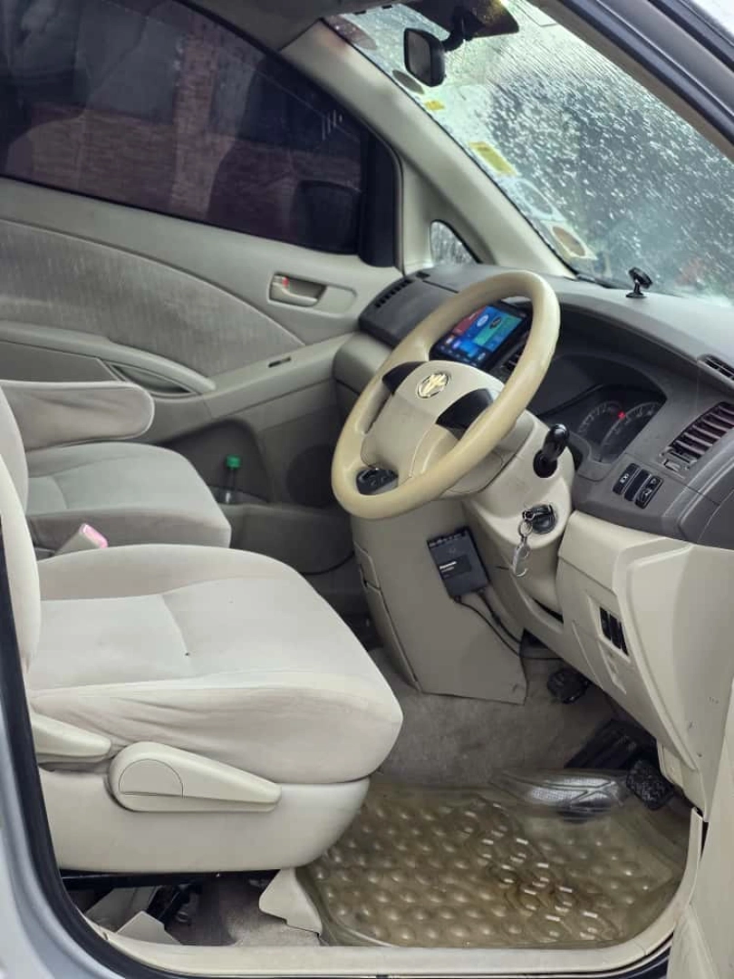 Toyota Isis Minivan 1700cc Full AC thumbnail 6