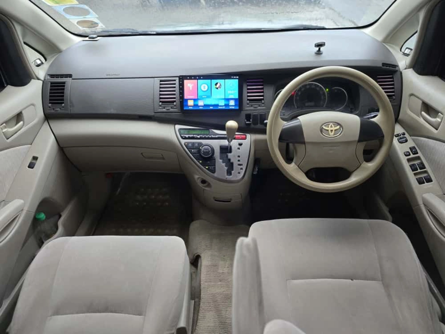 Toyota Isis Minivan 1700cc Full AC thumbnail 7