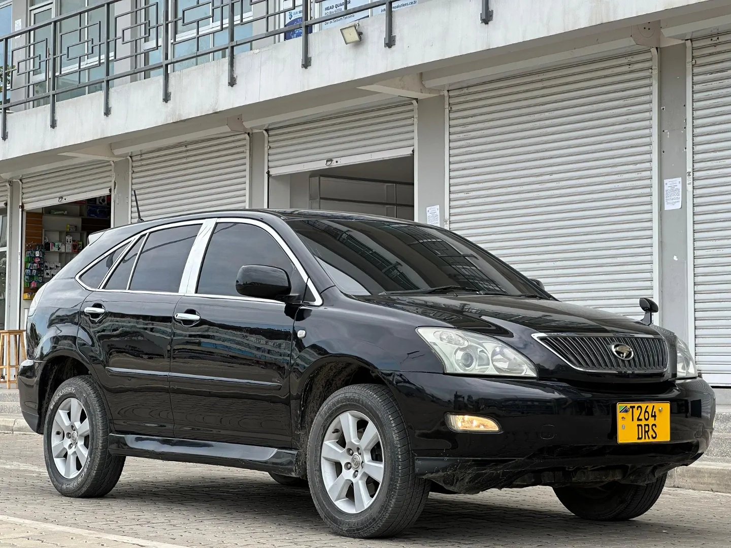 Toyota Harrier SUV 2006 - TZS 23.5 Million