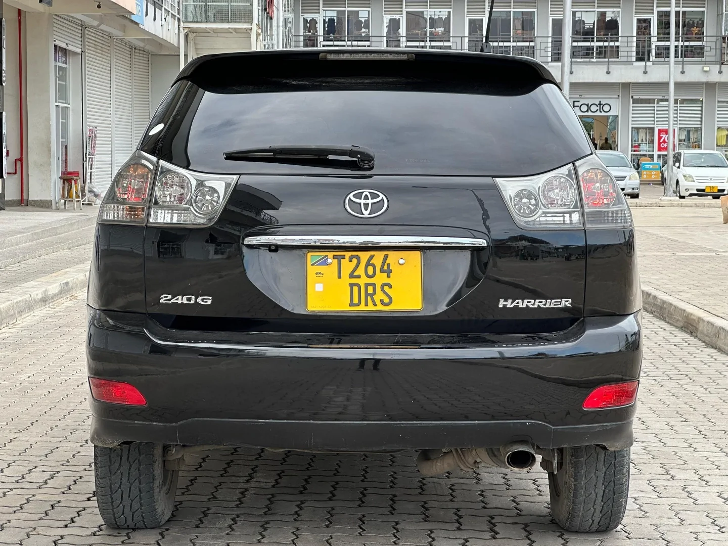 Toyota Harrier SUV 2006 - TZS 23.5 Million thumbnail 2
