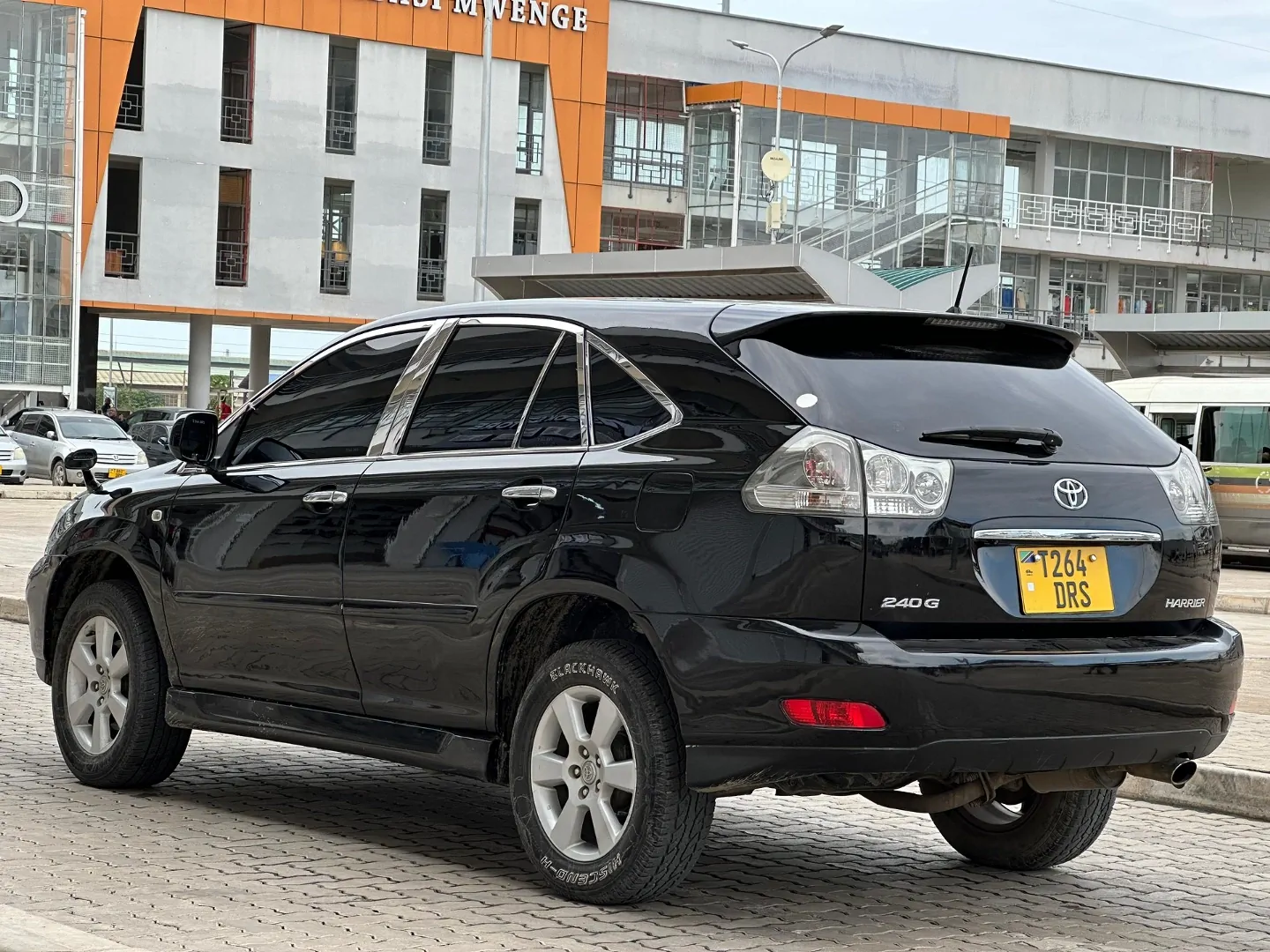 Toyota Harrier SUV 2006 - TZS 23.5 Million thumbnail 3