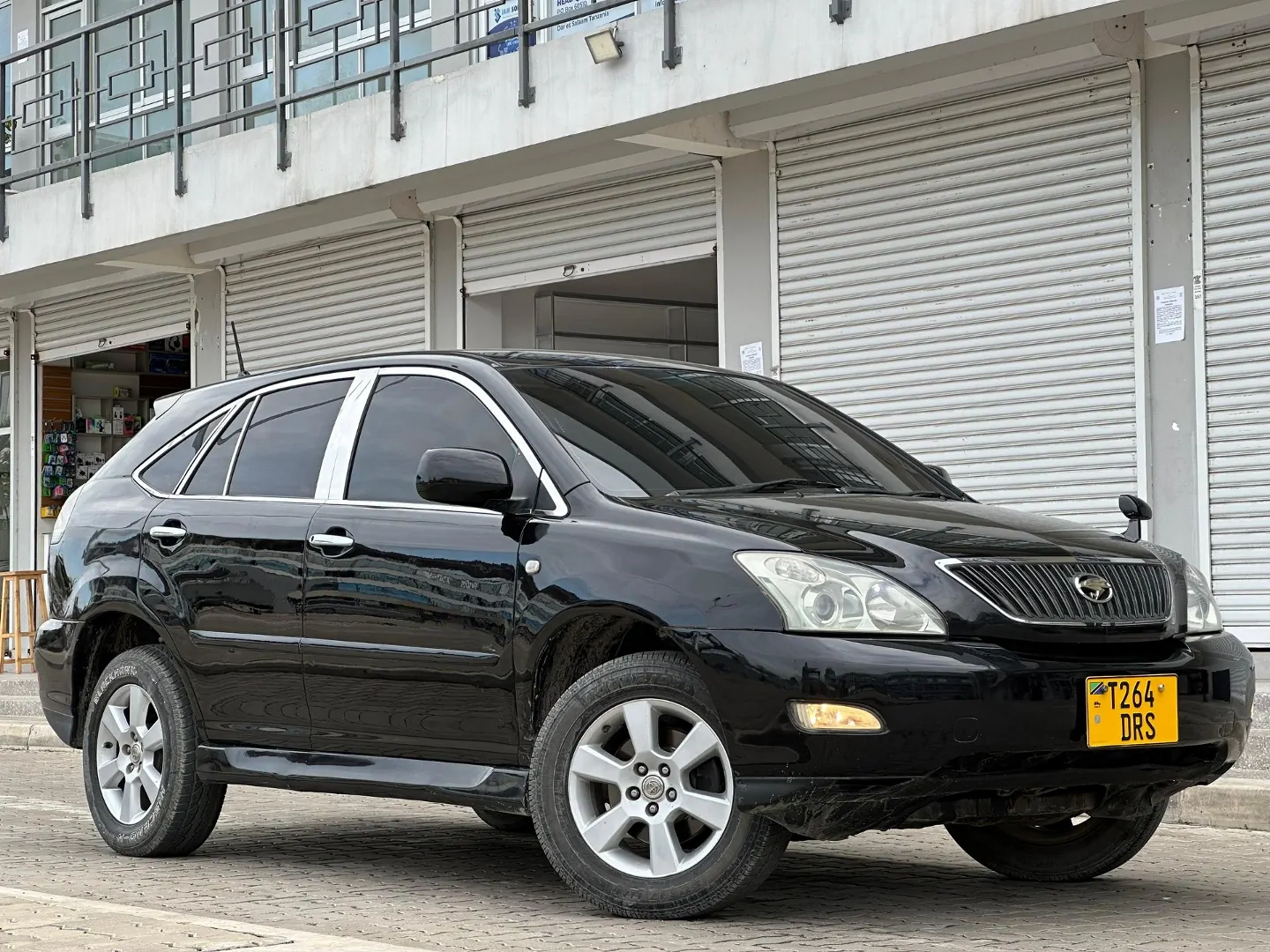 Toyota Harrier SUV 2006 - TZS 23.5 Million thumbnail 4