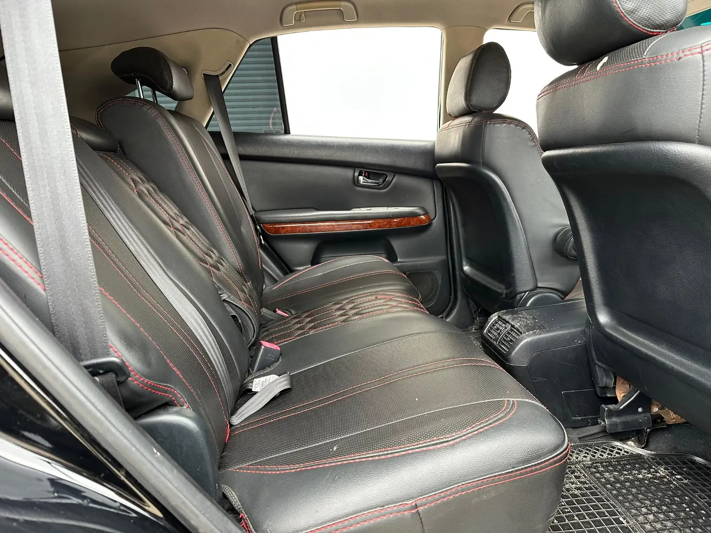 Toyota Harrier SUV 2006 - TZS 23.5 Million thumbnail 5