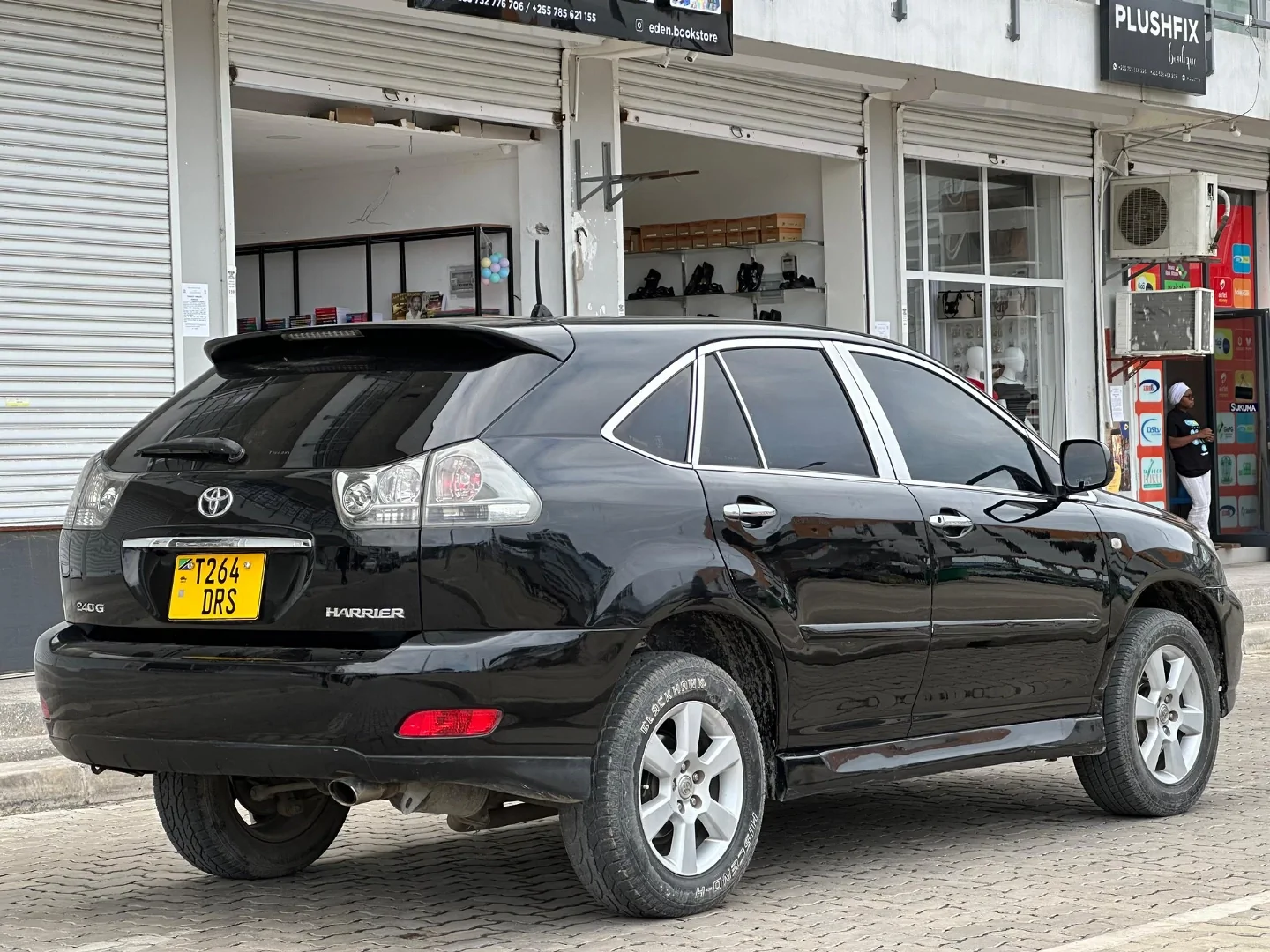 Toyota Harrier SUV 2006 - TZS 23.5 Million thumbnail 7
