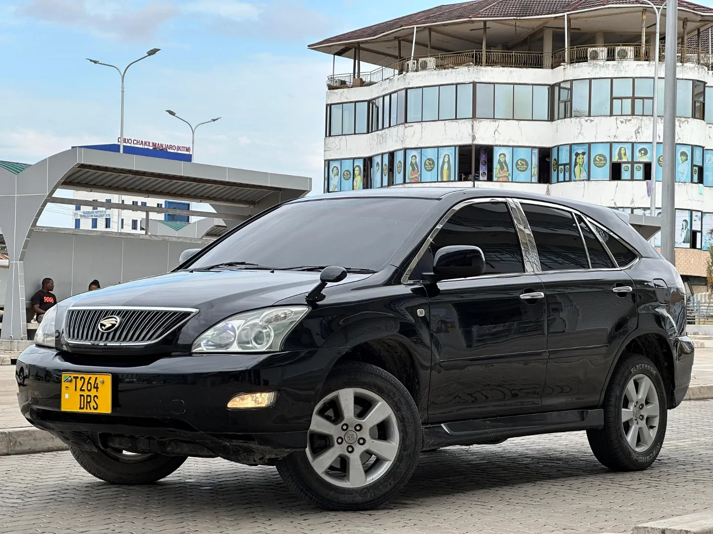 Toyota Harrier SUV 2006 - TZS 23.5 Million thumbnail 9
