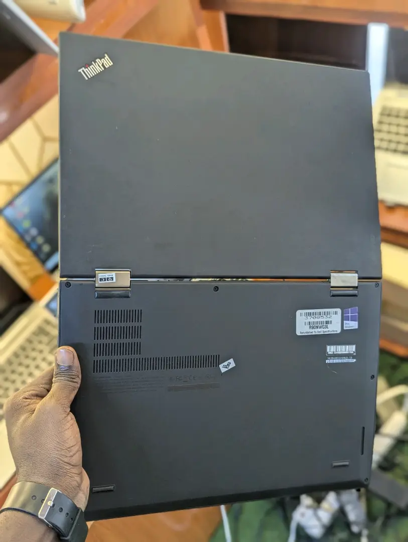 Lenovo ThinkPad X1 Carbon Yoga i7 Laptop thumbnail 3