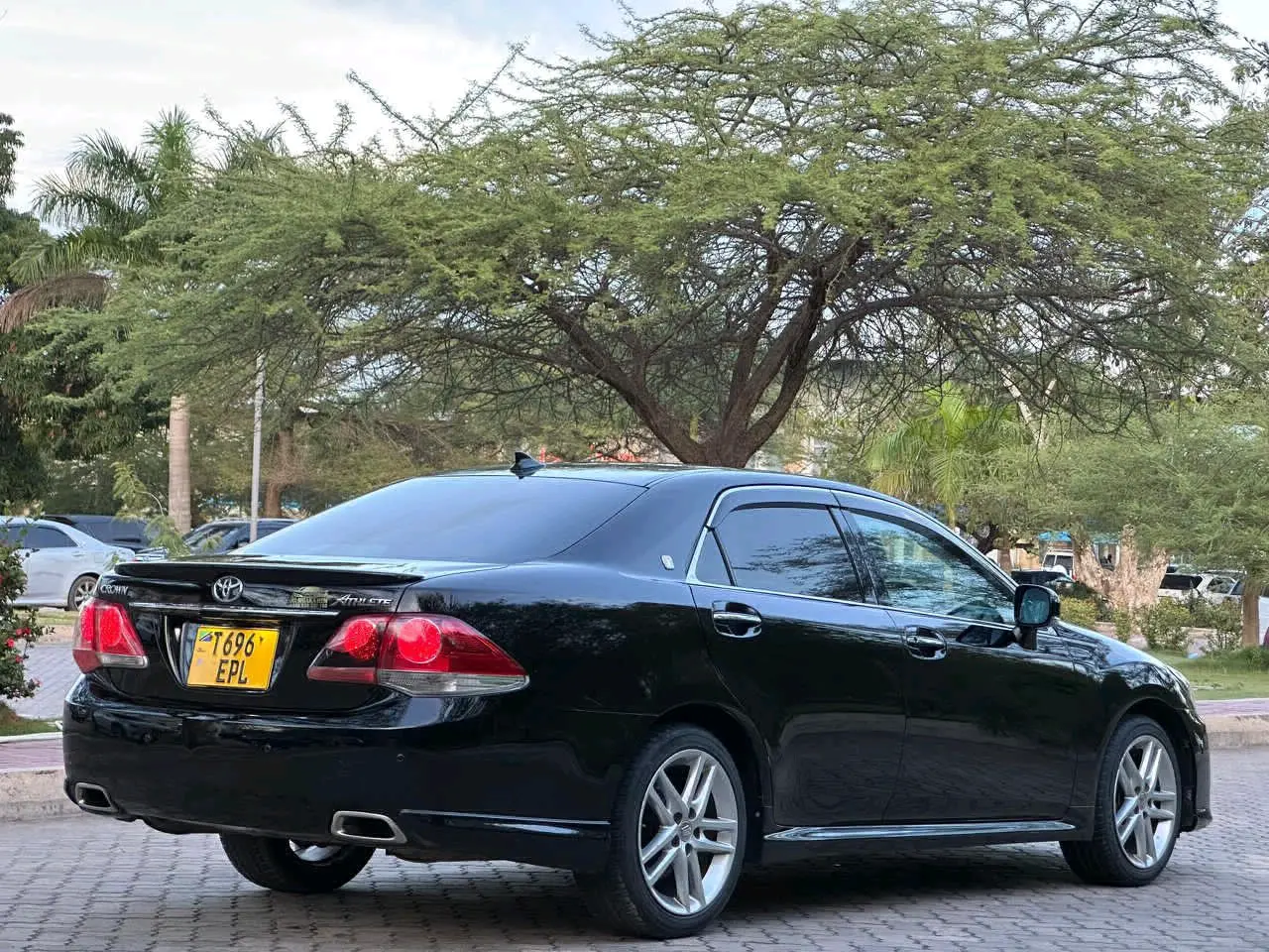 Toyota Crown Athlete 2010 Black thumbnail 3