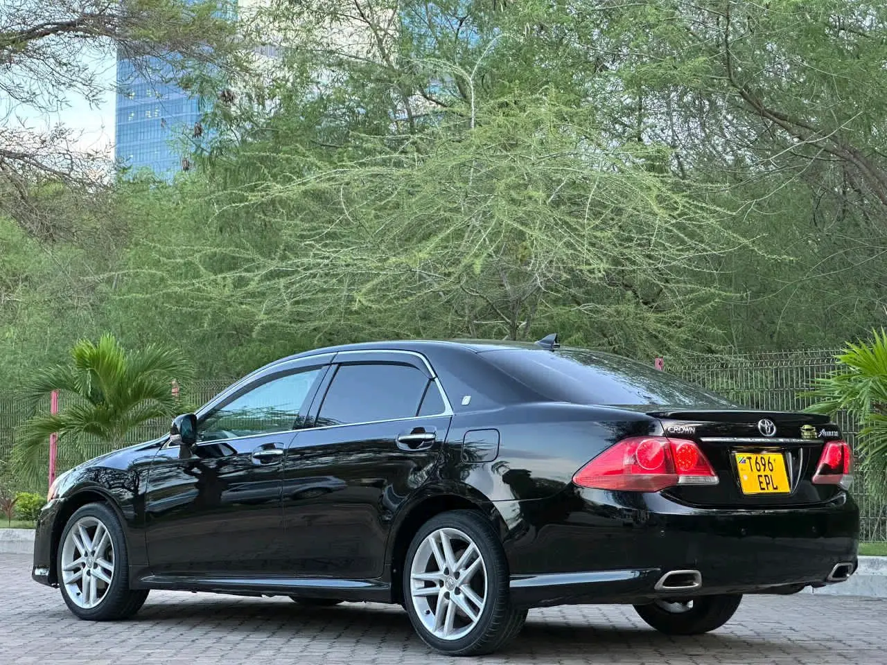 Toyota Crown Athlete 2010 Black thumbnail 4