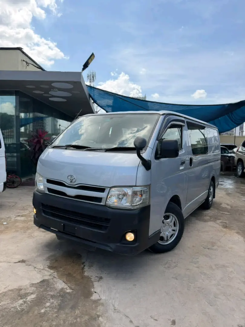2011 Toyota Hiace Van Long Super GL thumbnail 2