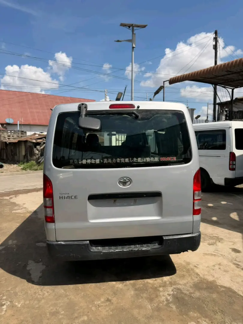 2011 Toyota Hiace Van Long Super GL thumbnail 6