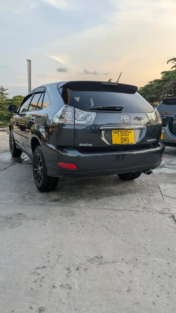 Toyota Harrier Chogo thumbnail 4
