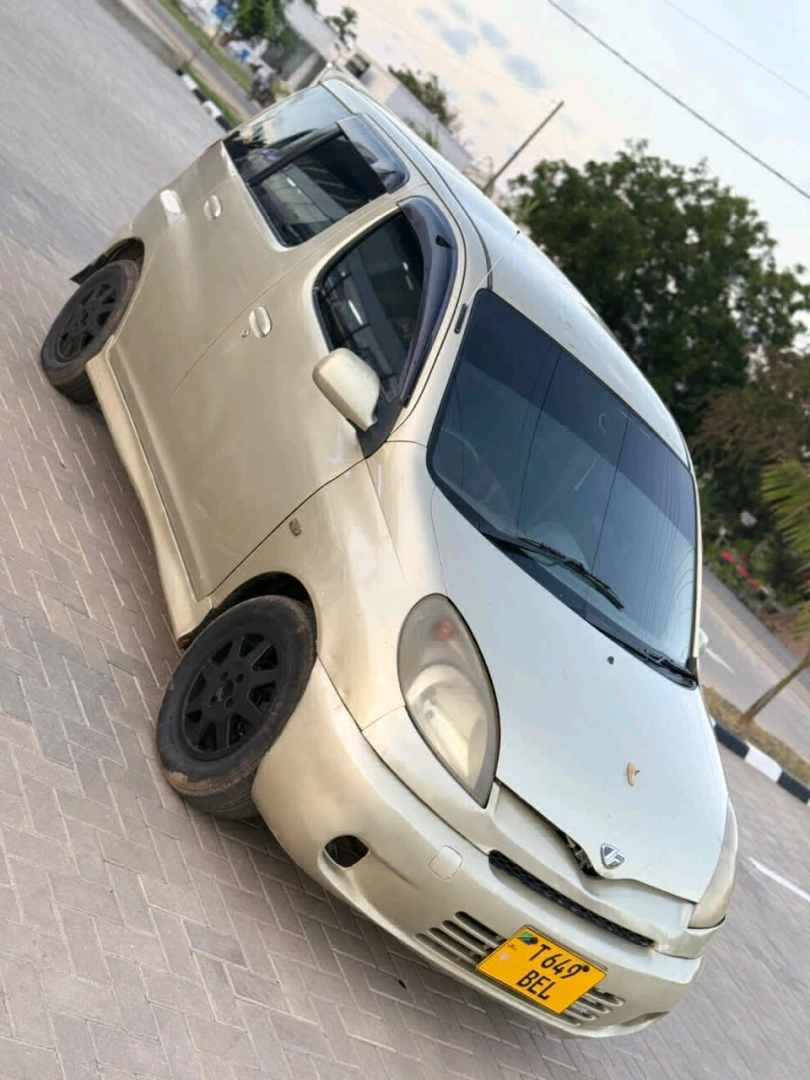 Toyota Fun Cargo Van Gold 1290cc Full AC thumbnail 6